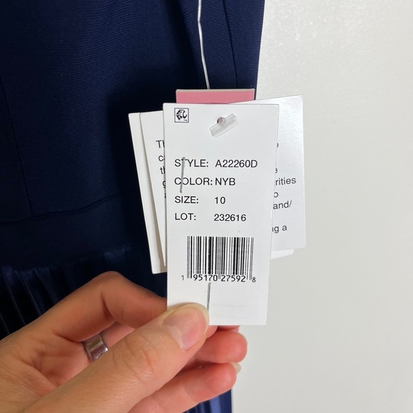 Aqua Formal NWT Pleated Shimmer Dress Long Navy Ombré 10 Maxi Gown Wedding Guest - Picture 3 of 14